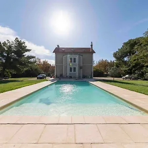 https://maebrilu-camargue.fr-provencehotel.com